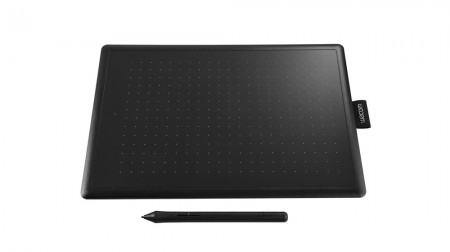 One by Wacom M New (029015)